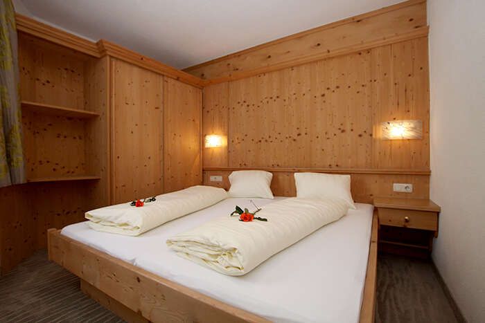 Appartement 1 mit Doppelbett im Apart St Hubertus am Arlberg