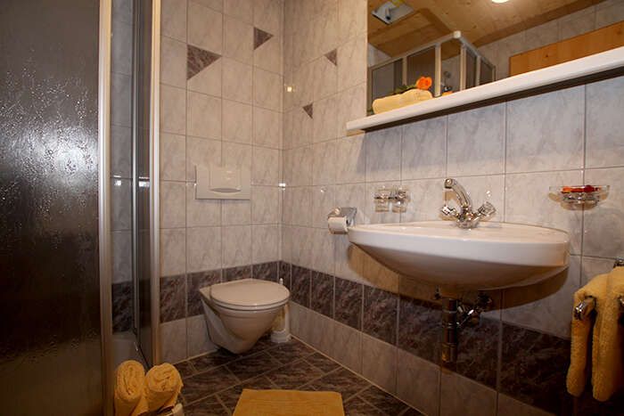 Bad mit WC im Appartement 1 in Apart St Hubertus