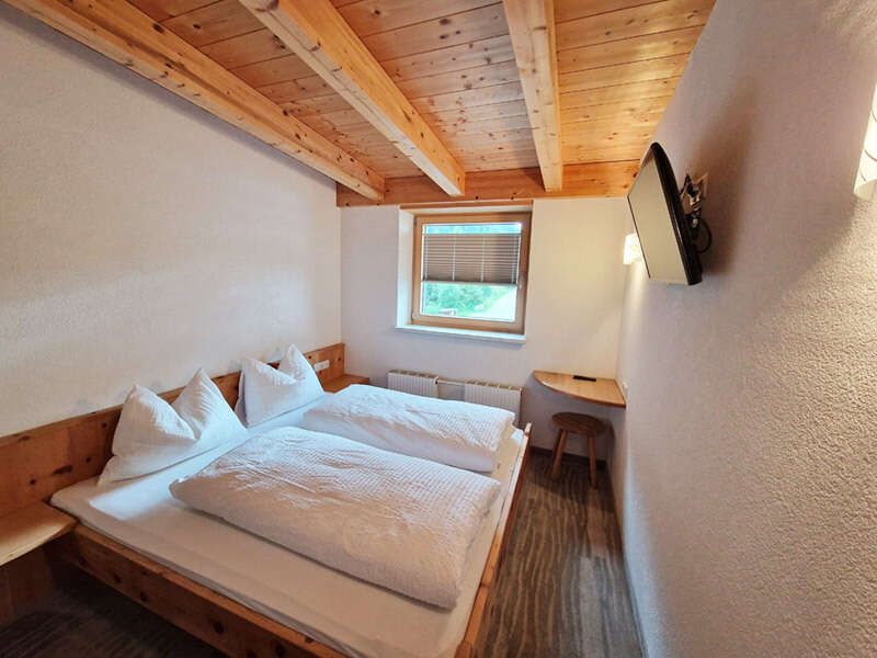 Doppelbettzimmer im Appartement 2 im Apart St. Hubertus