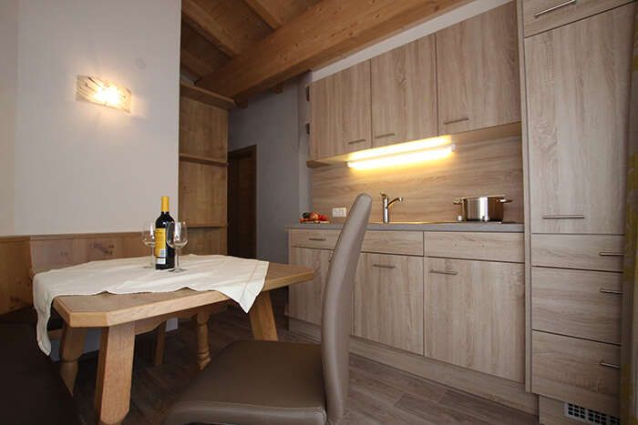 Küche im Appartement 3 im Apart St Hubertus am Arlberg
