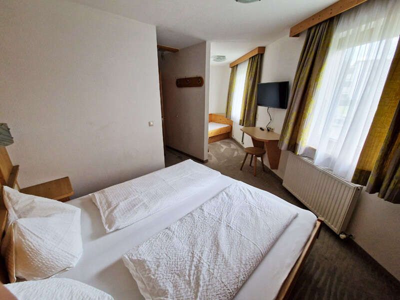 Triple room with double and single bed