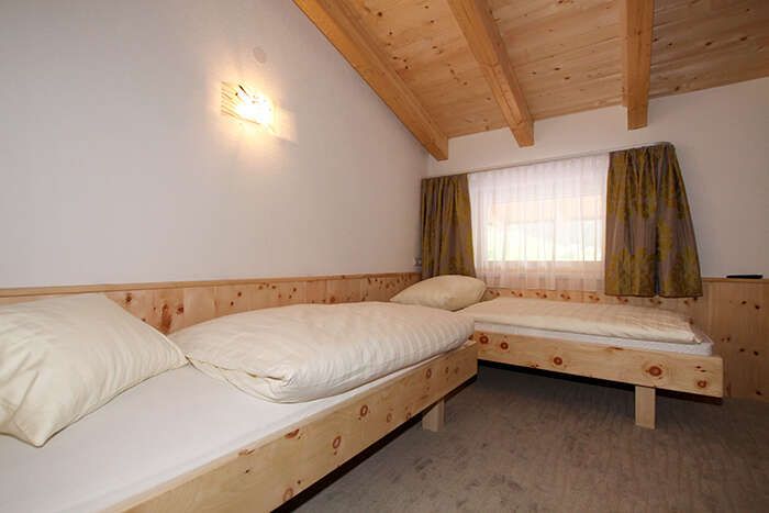 Zwei Einzelbetten im Zimmer im Appartement 3 in Apart St Hubertus